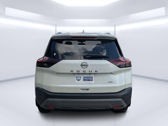 Used 2023 White Nissan SV image 4