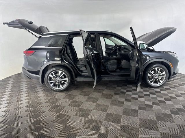 Used 2025 Black INFINITI LUXE image 13