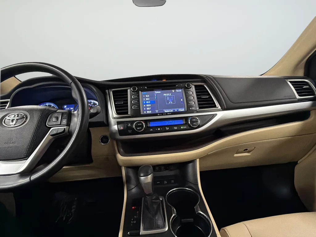 Used 2019 Red Toyota XLE image 10