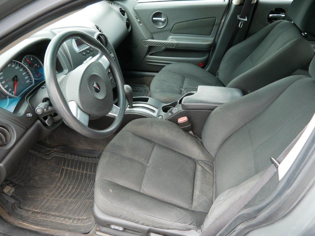 Used 2008 Shadow Gray Metallic Pontiac Base image 10