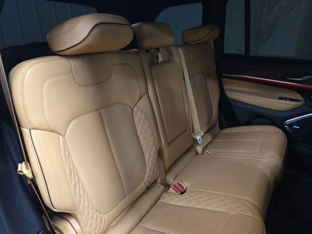 Used 2023 Black Jeep Summit image 17