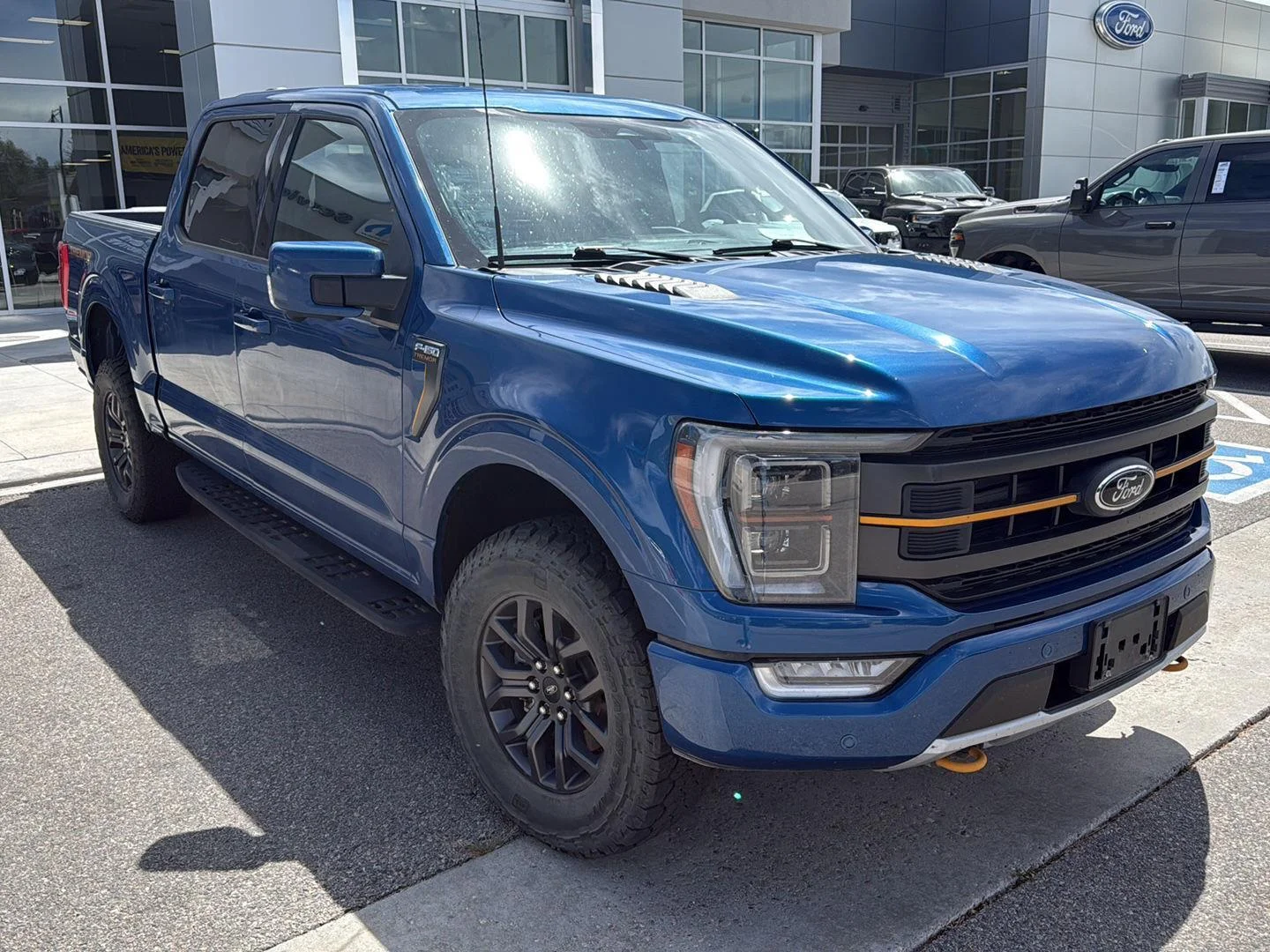 Used 2022 Atlas Blue Ford Tremor image 2