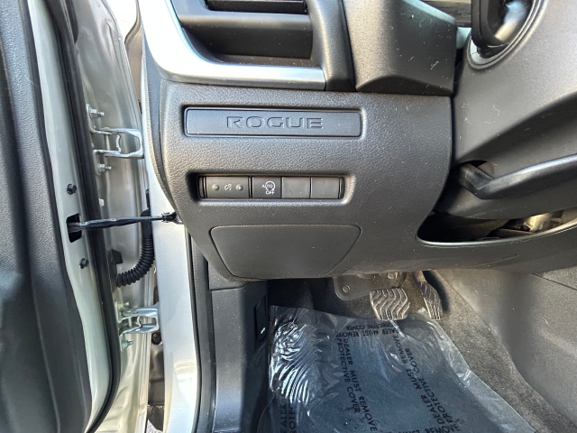 Used 2024 Silver Nissan S image 25