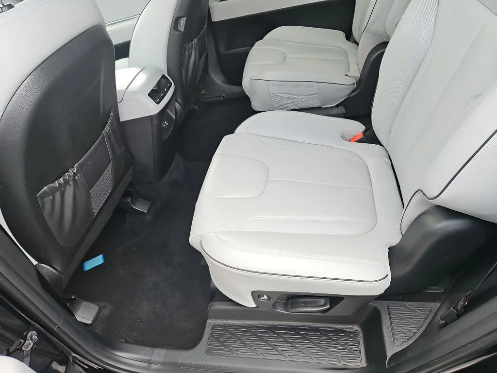 Used 2025 Abyss Black Pearl Hyundai SEL image 18