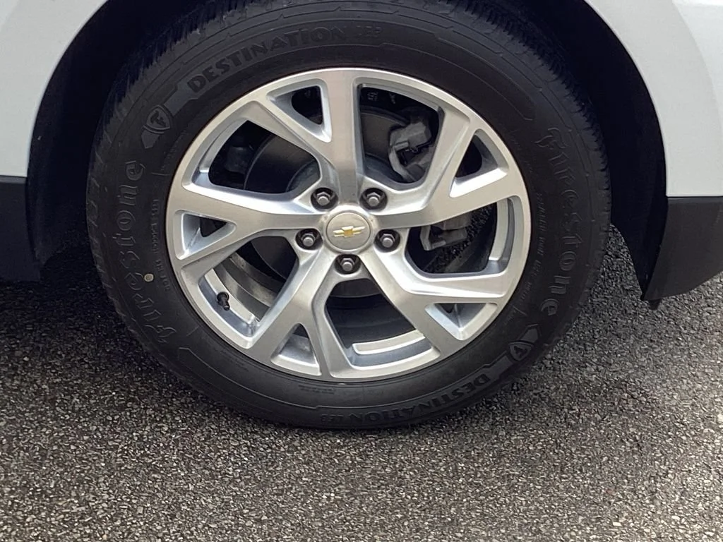 Used 2020 SUMMIT WHITE Chevrolet LT image 17