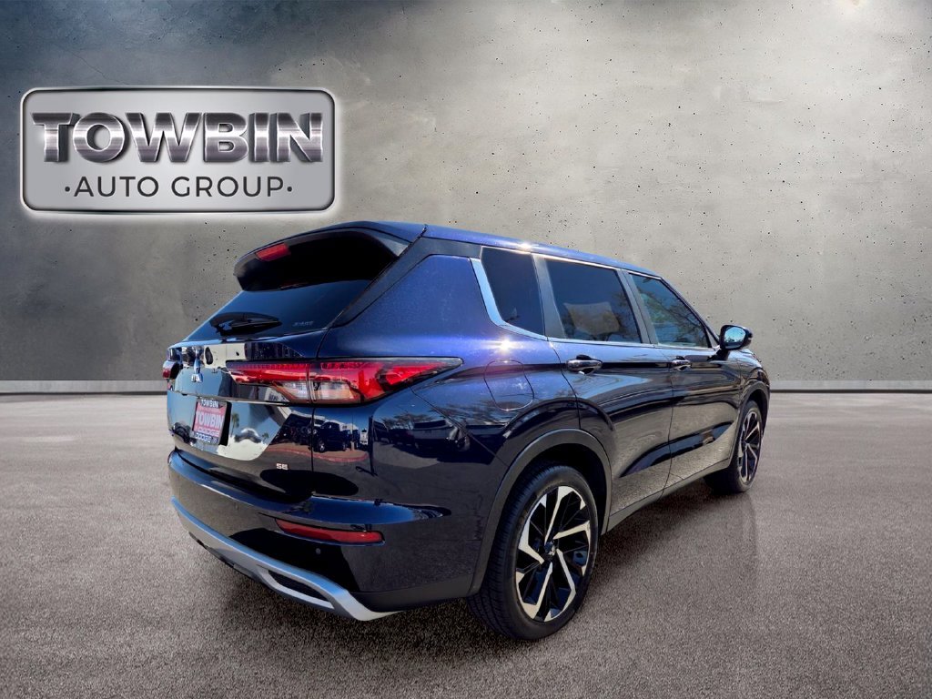 Used 2022  Mitsubishi  image 4