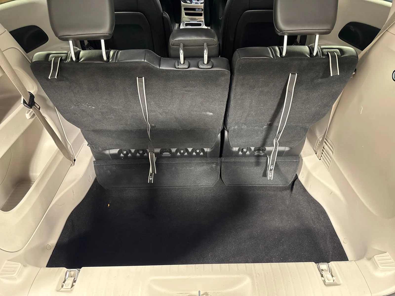 Used 2023 Silver Mist Clearcoat Chrysler Touring L image 28