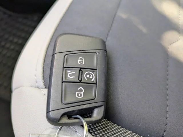 Used 2025 Gray Volkswagen 1.5T SE image 32