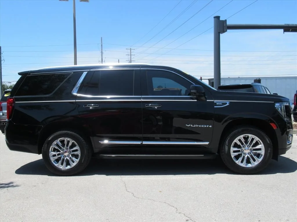 Used 2022 Black GMC SLT image 2