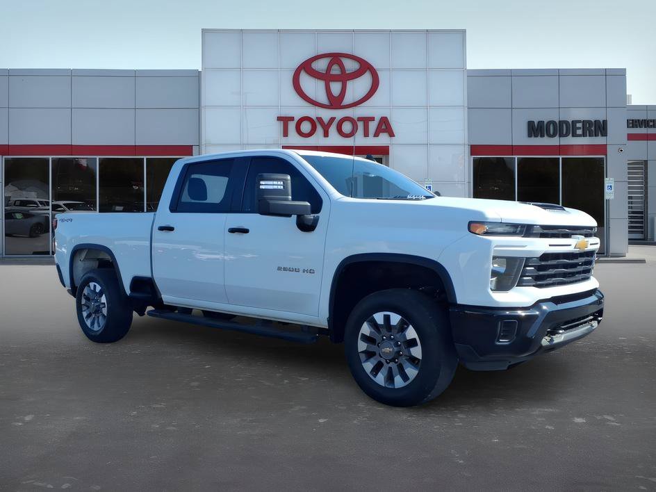 Used 2024 Summit White Chevrolet Custom image 7
