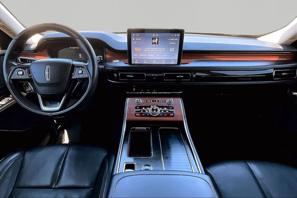 Used 2020 Radiance Metallic Lincoln Reserve image 16