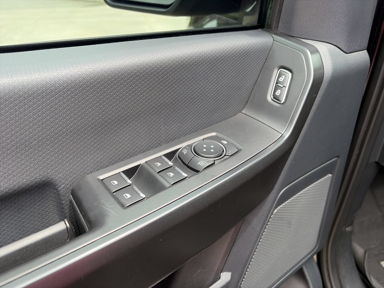 Used 2022 Agate Black Metallic Ford LARIAT image 19