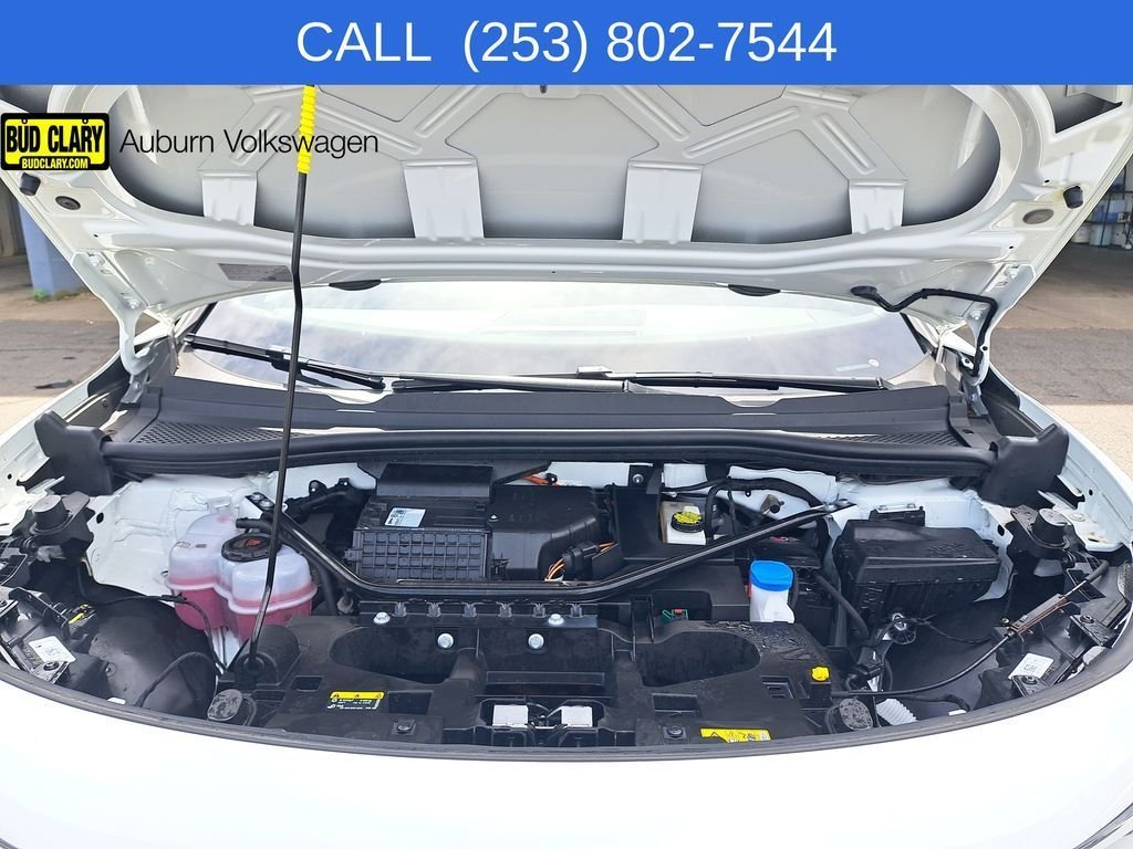 Used 2024 White/off-white Volkswagen Standard image 27