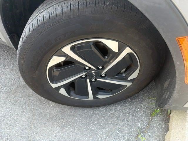 Certified Used 2023 Steel Gray Kia LX image 28