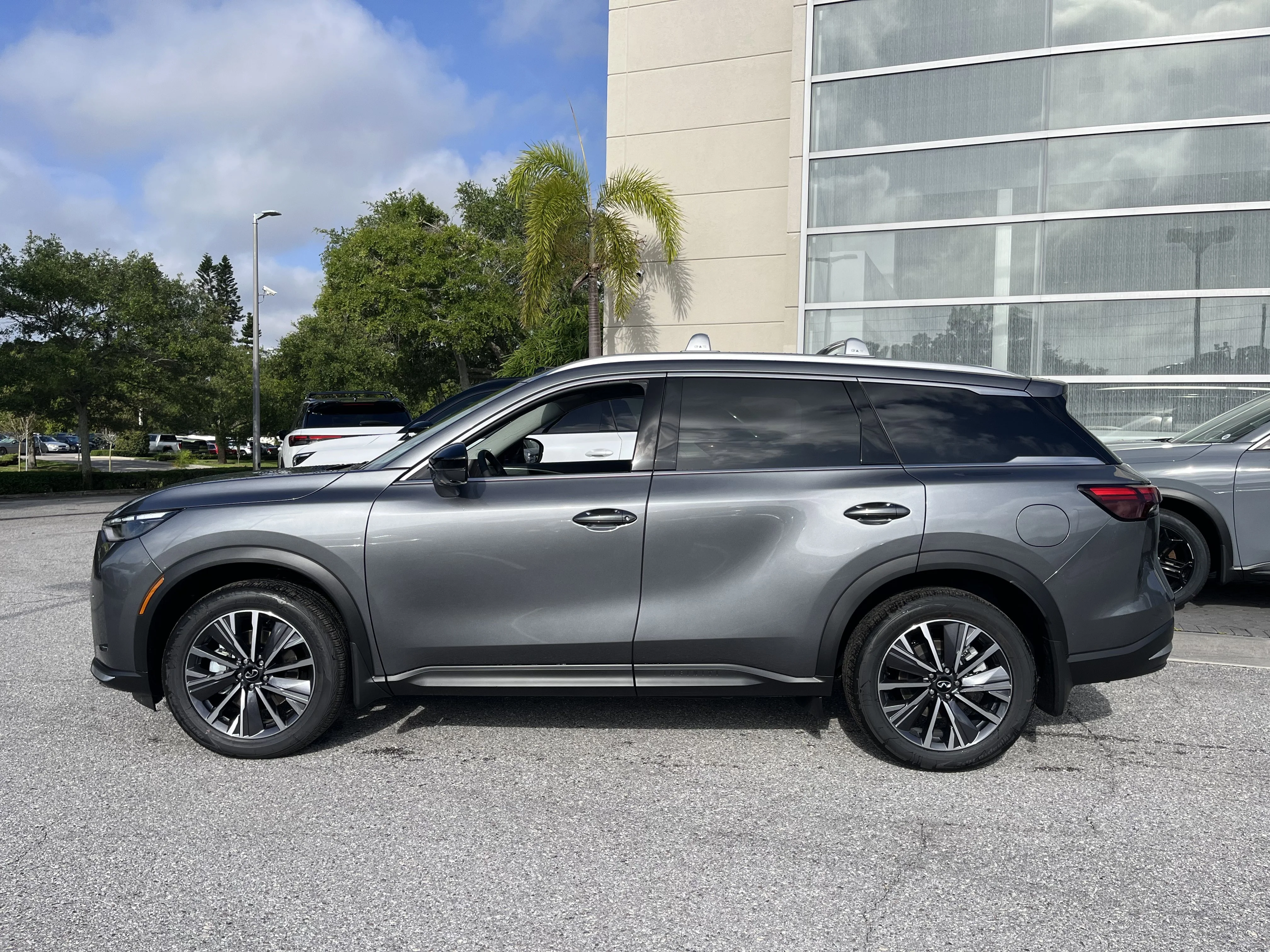 New 2027 Graphite Shadow INFINITI LUXE image 2