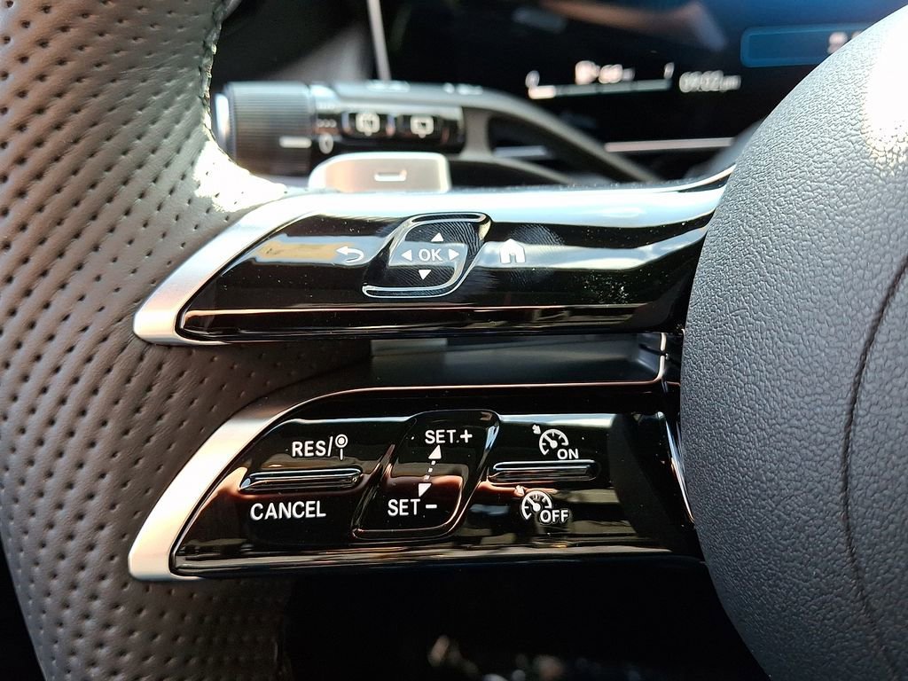 New 2026 Polar White Mercedes-Benz GLC 300 image 34