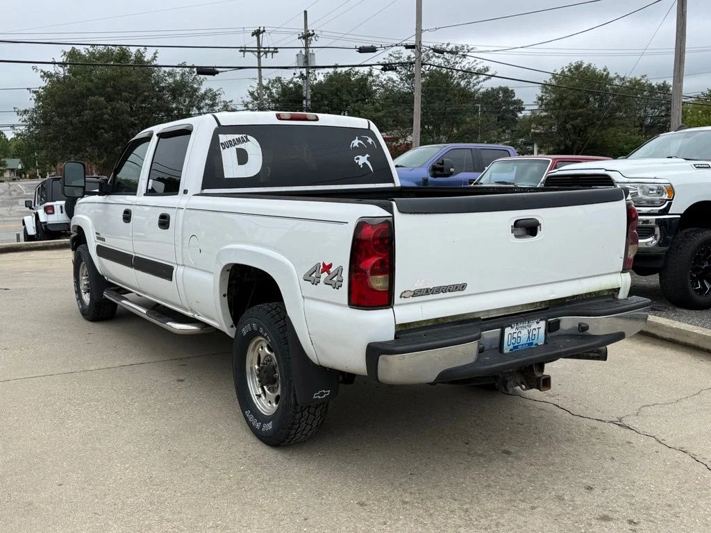 Used 2006 White Chevrolet LT image 9