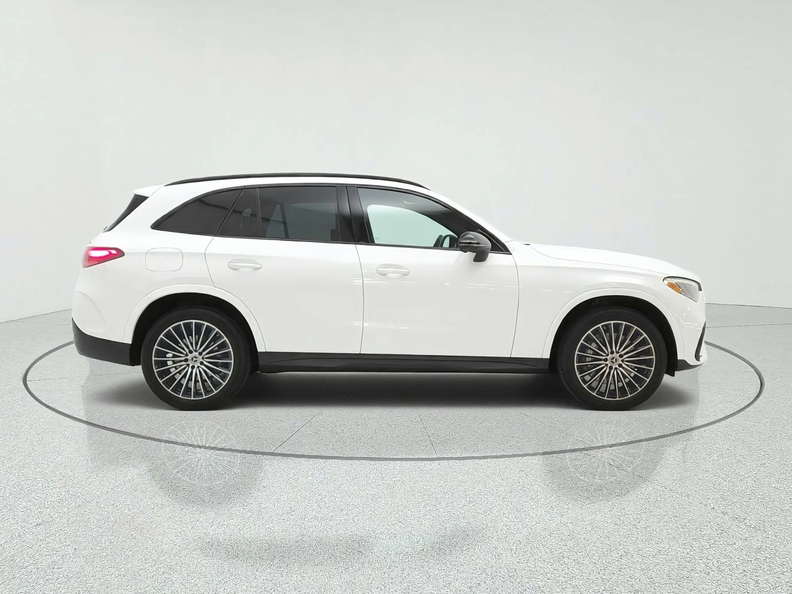 Used 2024 Polar White Mercedes-Benz GLC 300 4MATIC® SUV image 4