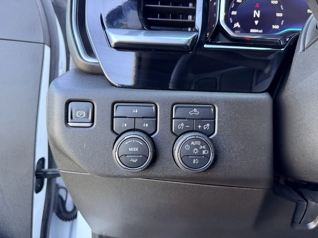 Used 2025 Summit White Chevrolet LT image 16