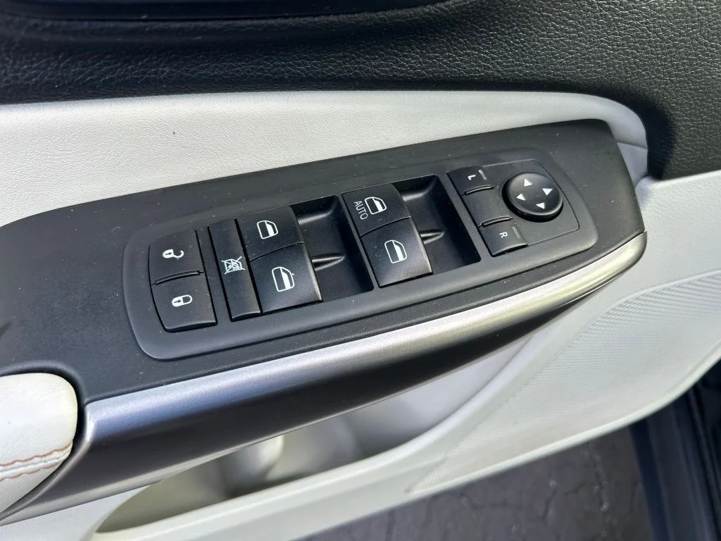Certified Used 2021 Black Jeep Latitude Lux image 36