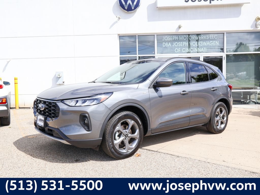 Used 2025 Gray Ford ST-Line Select image 1