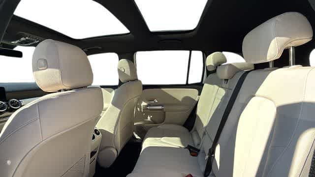 Certified Used 2025 Polar White Mercedes-Benz GLB 250 image 5