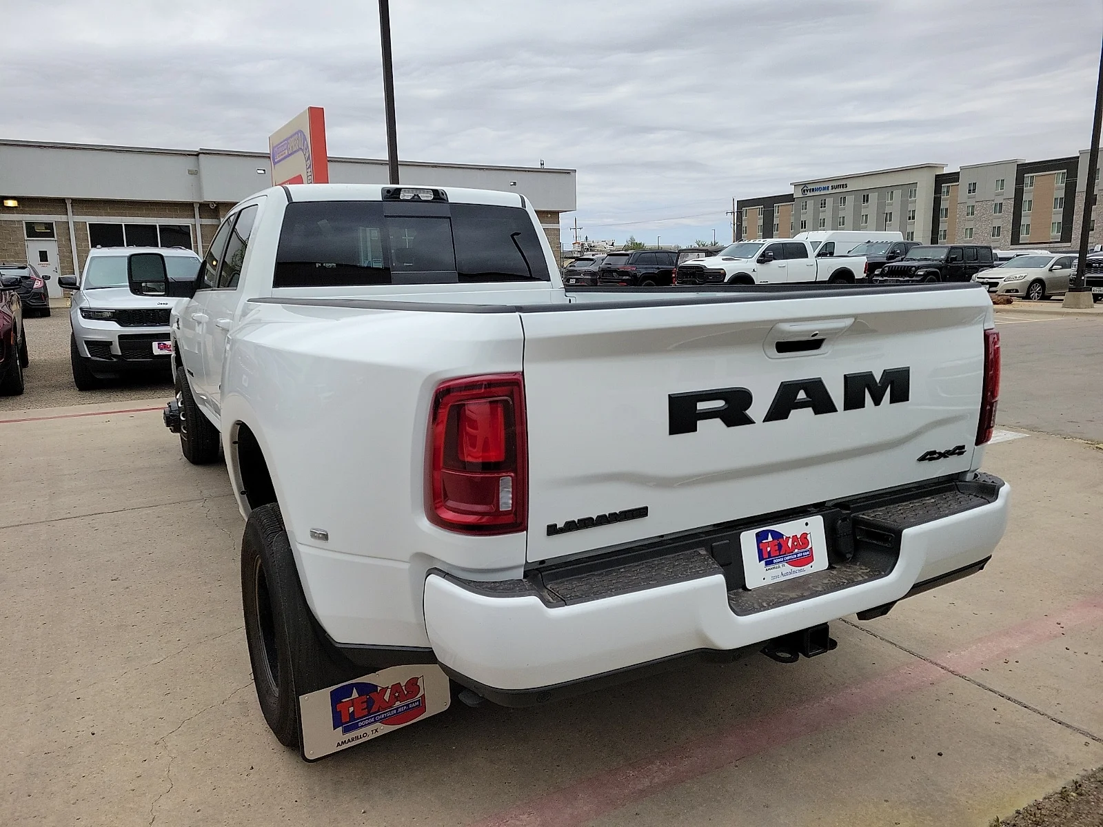 New 2026 PW7 Bright Whit Ram LARAMIE CREW CAB 4X4 8
