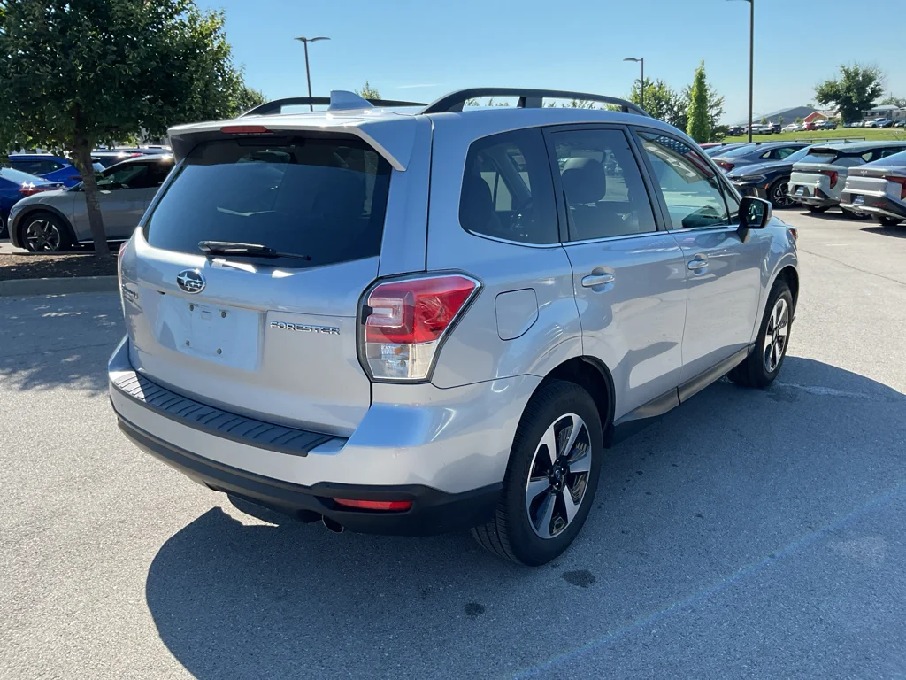 Used 2018 Ice Silver Metallic Subaru Limited image 10