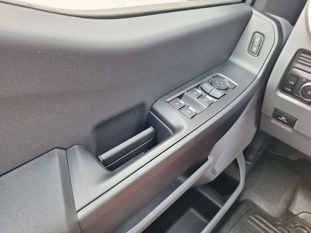 New 2026 Oxford White Ford F-250® XL image 17