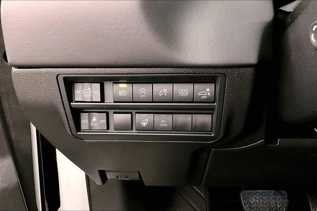 Used 2026 Wind Chill Pearl Toyota Platinum image 40
