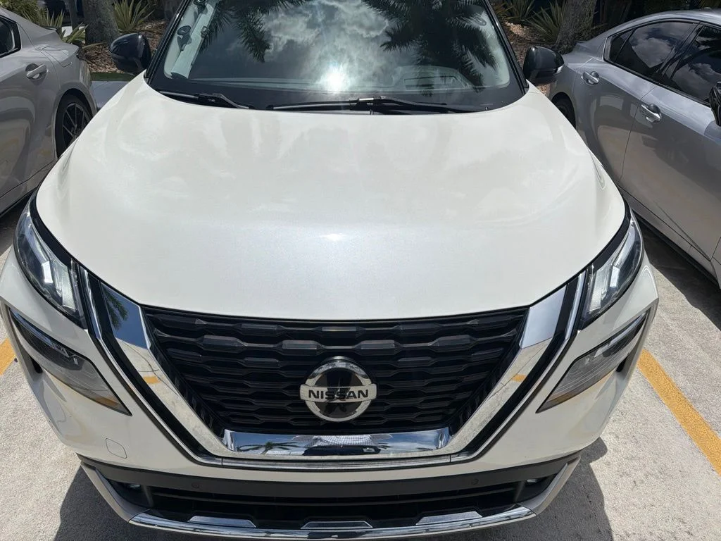 Used 2021 Pearl White Tricoat/Super Black Nissan Platinum image 7
