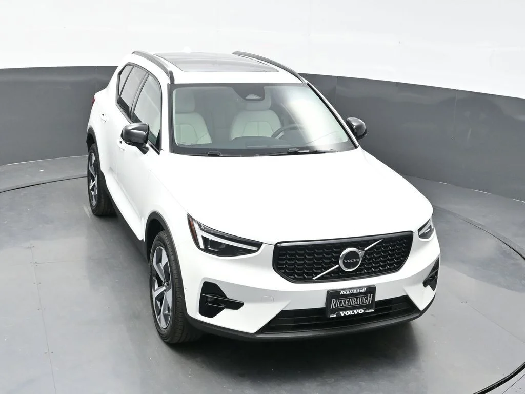 2026 Volvo XC40 Plus - Photo 17
