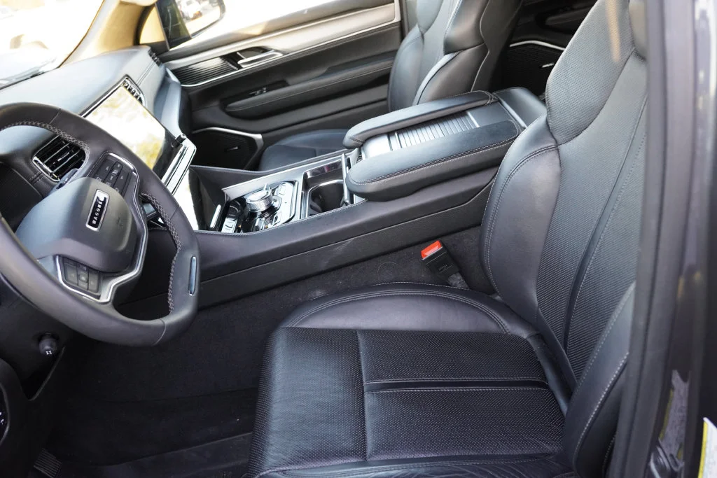 Used 2024 Baltic Gray Metallic Clearcoat Jeep Series II image 5