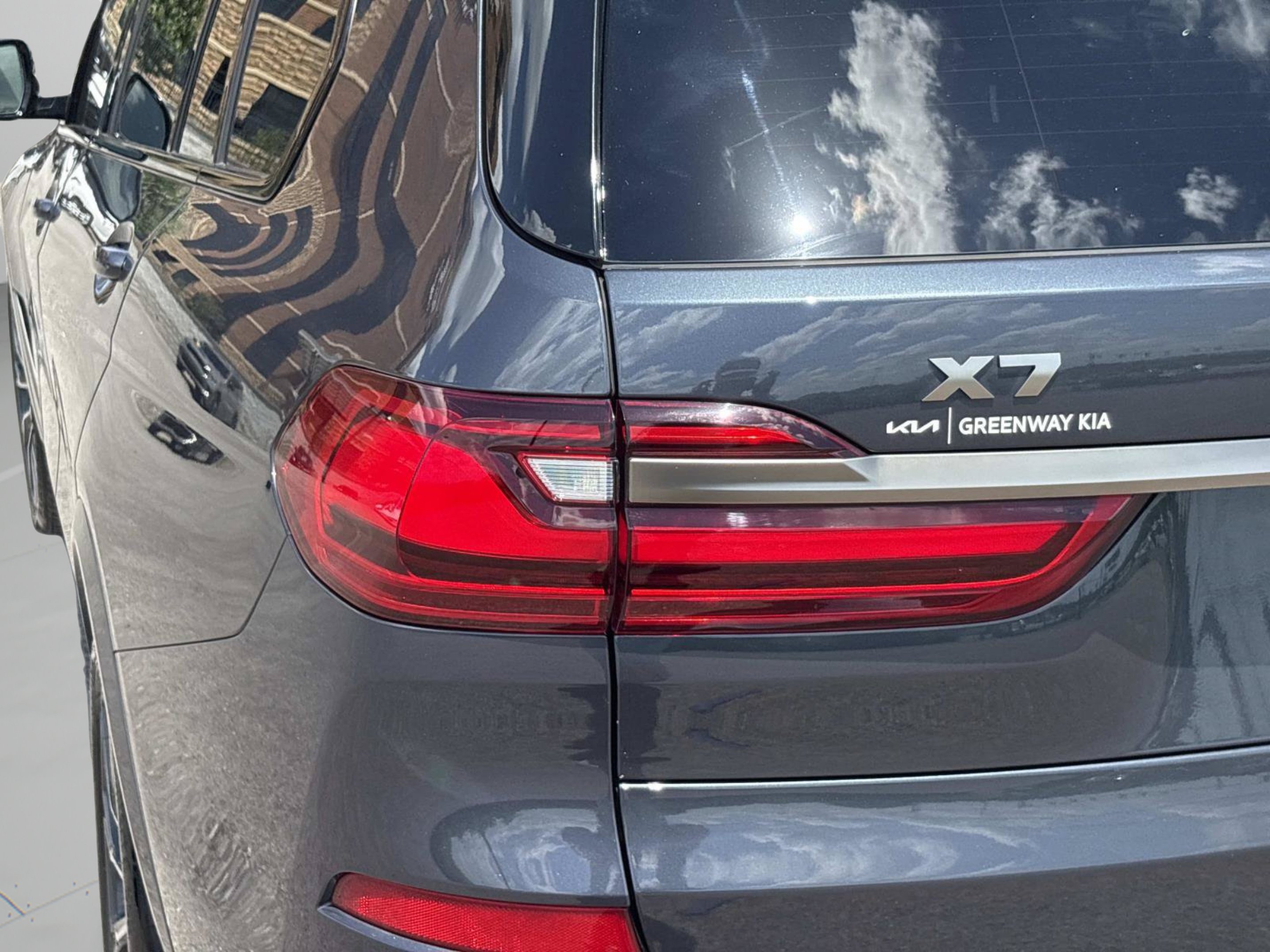 Used 2022 Arctic Grey Metallic BMW M50i image 37