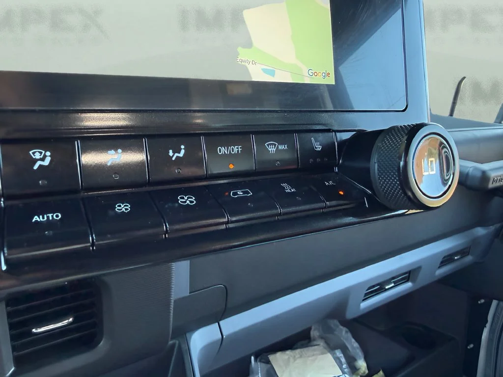 Used 2025 Oyster White Chevrolet AWD 400 image 18