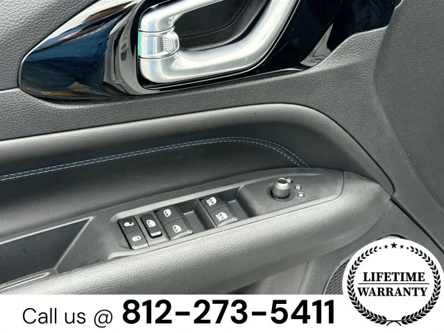 New 2026 White Jeep Latitude image 17