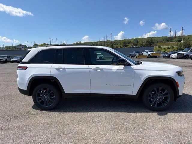 New 2026 White Jeep  image 2