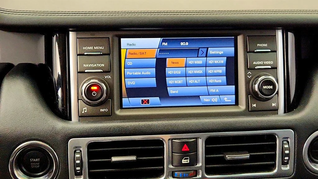 Used 2011 Stornoway Grey Metallic Land Rover 4WD 4dr SC image 19
