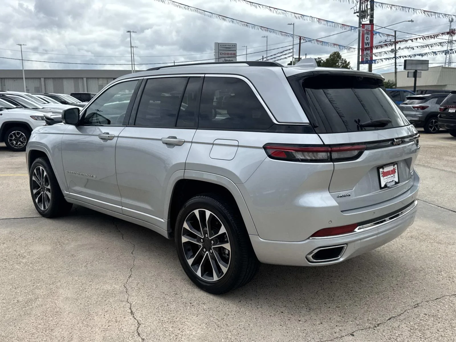 Used 2022 Silver Zynith Jeep Overland image 5