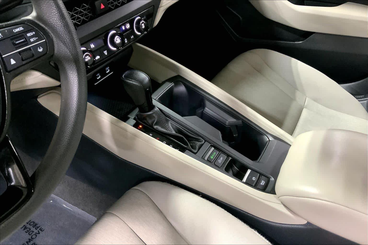 Used 2023 Platinum White Pearl Honda LX image 17