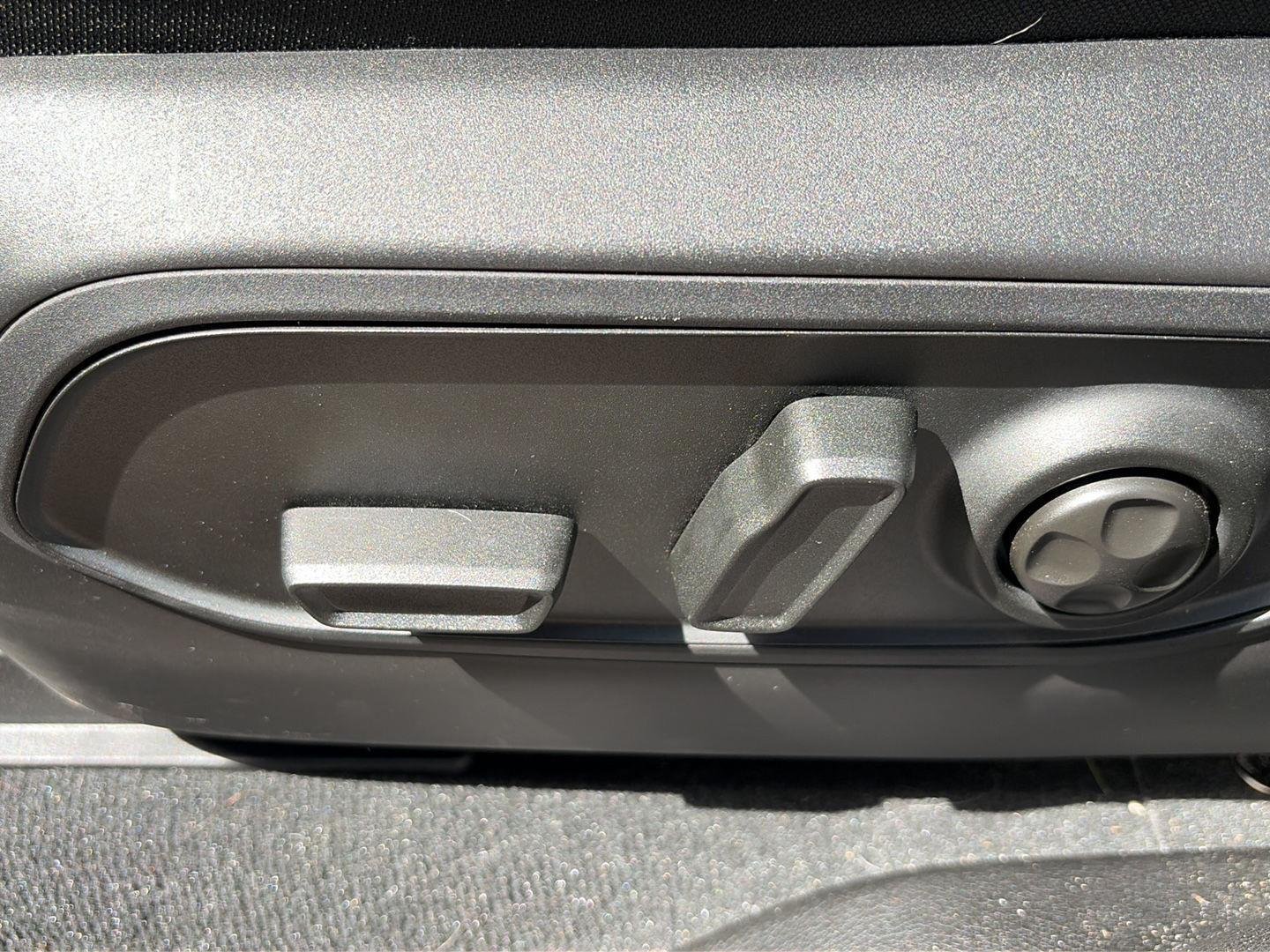 Used 2026 Baltic Gray Metallic Clearcoat Jeep Laredo X image 8