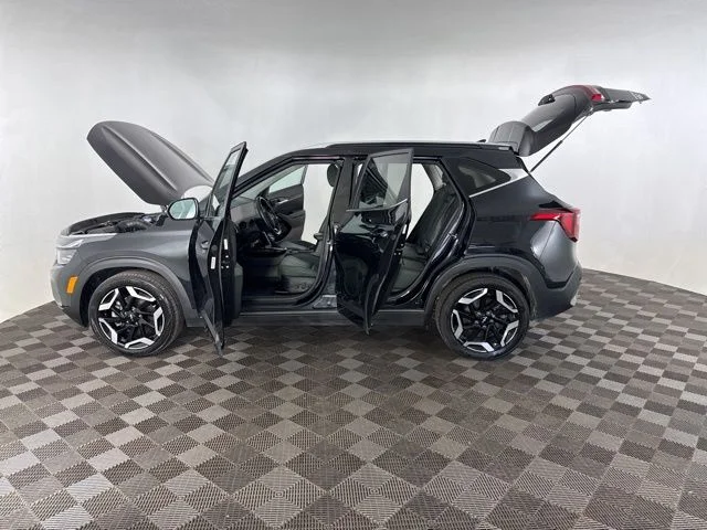 Used 2024 Black Kia SX image 11