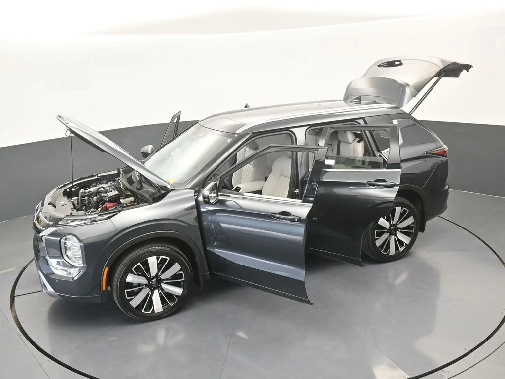 New 2026 Gray Mitsubishi SEL image 64