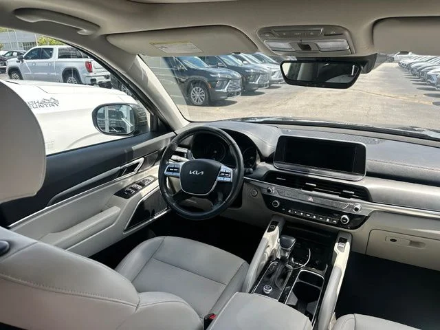 Used 2022 Green Kia S image 29