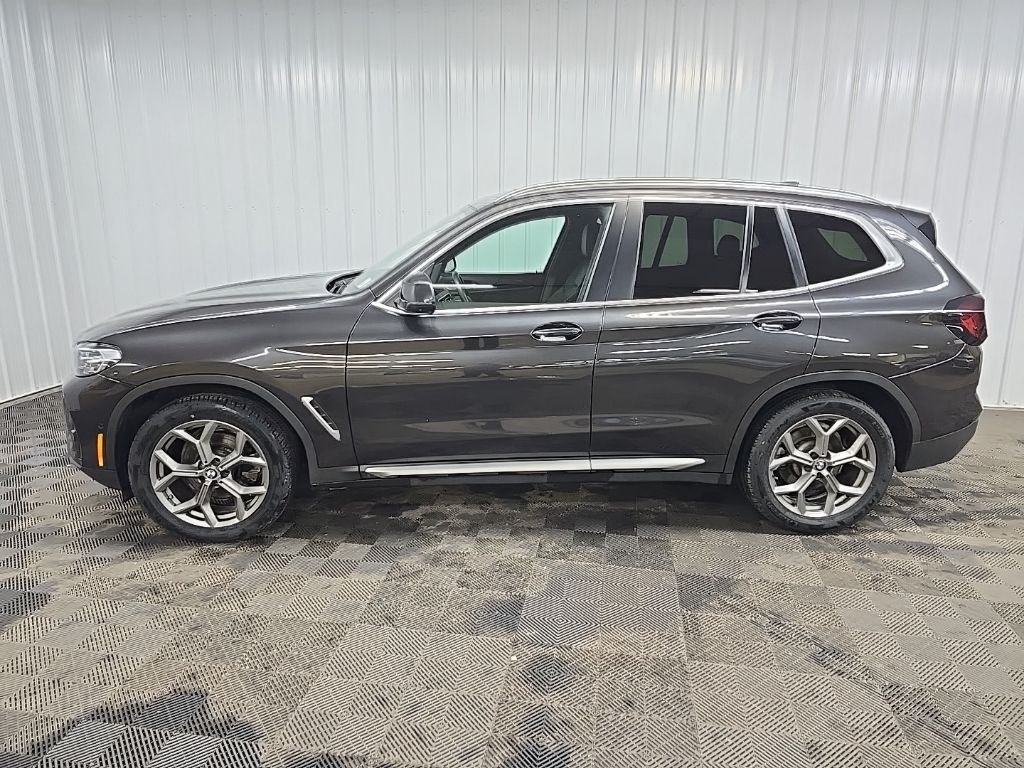 Used 2024 Gray BMW xDrive30i image 5