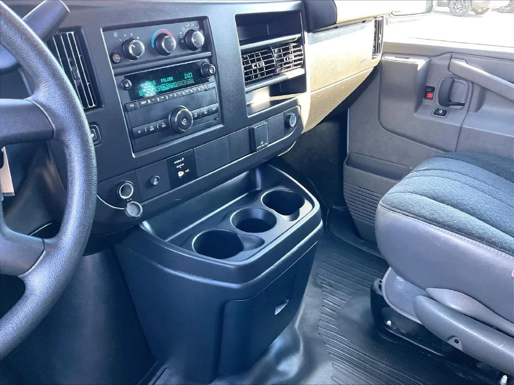 Used 2025 White GMC Work Van image 20