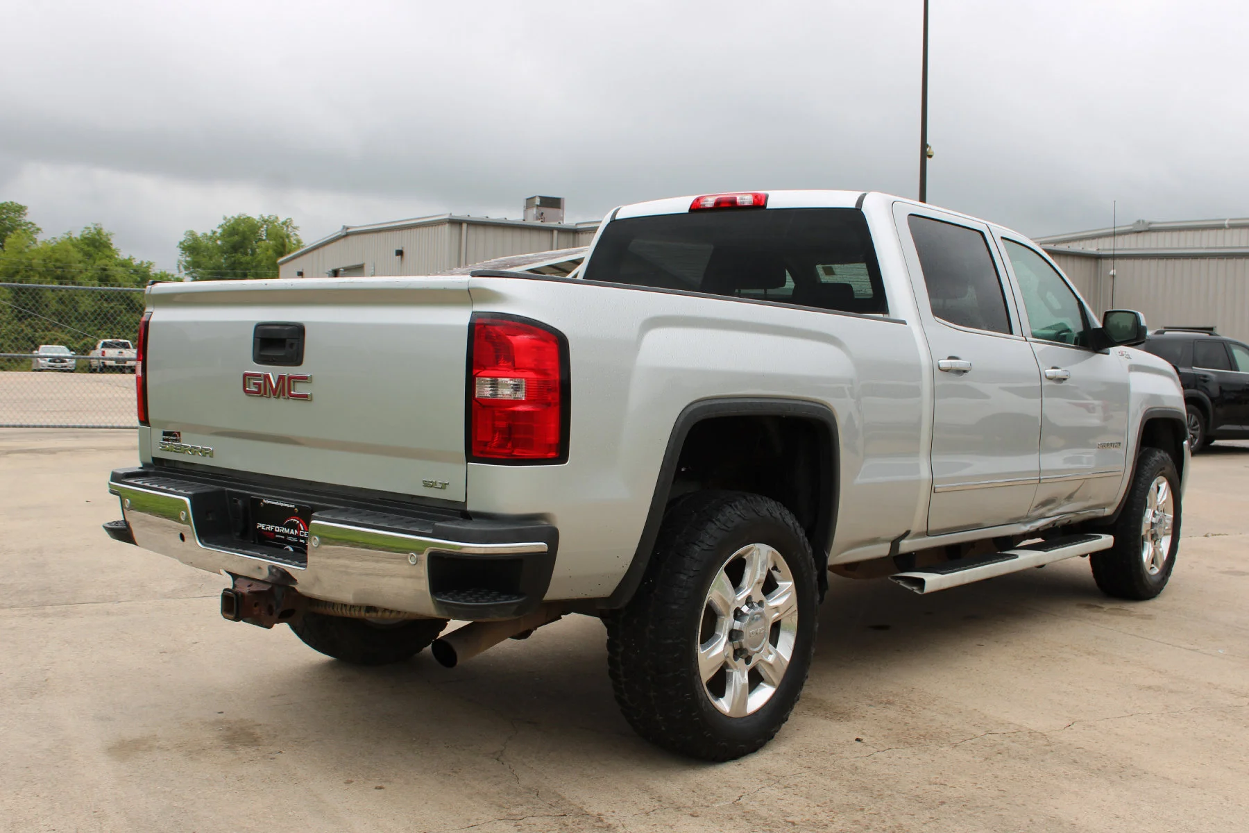 Used 2017 Quicksilver Metallic GMC 4WD Crew Cab 153.7 SLT image 31