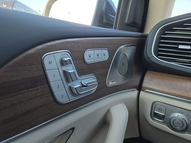 New 2026 MANUFAKTUR Moonlight White Metallic Mercedes-Benz GLS450 image 22