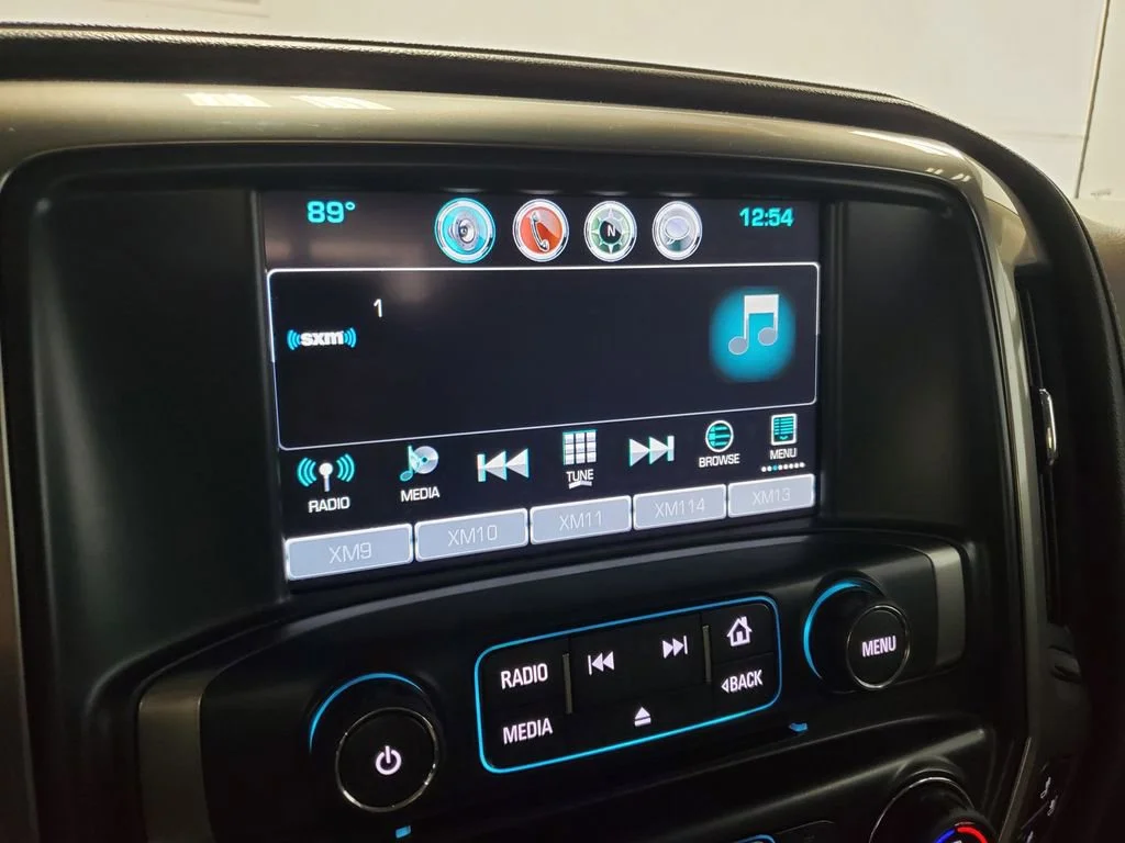 Used 2018 IRIDESCENT PEARL TRICOAT Chevrolet LTZ image 21