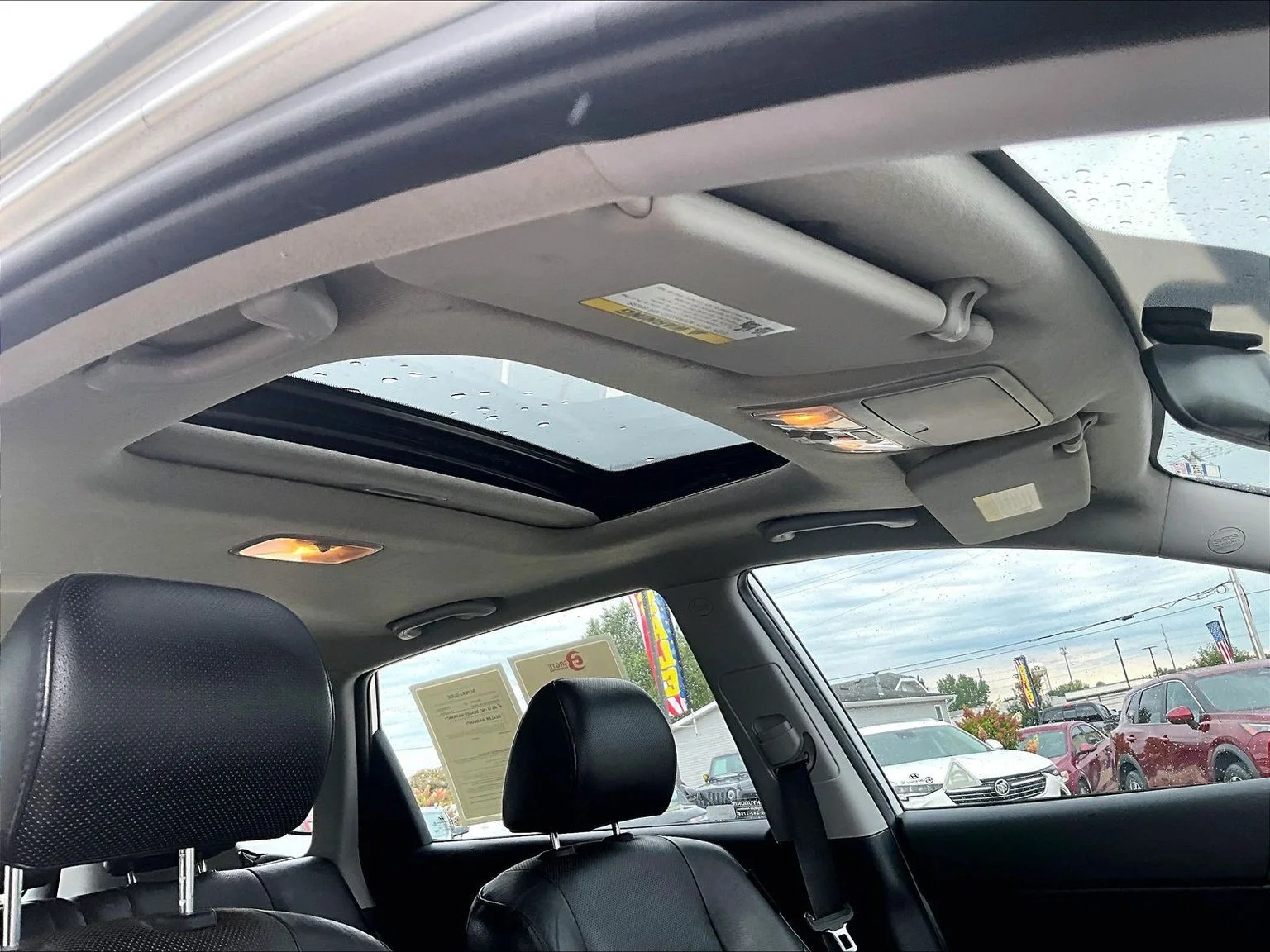 Used 2011 Silver Hyundai SE image 20